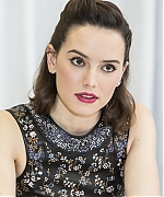 53310588_daisy-ridley-star-wars-the-force-awakens-press-conference-portraits-by-arman.jpg