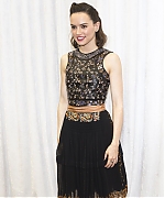 53310632_daisy-ridley-star-wars-the-force-awakens-press-conference-portraits-by-arman.jpg