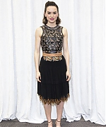 53310639_daisy-ridley-star-wars-the-force-awakens-press-conference-portraits-by-arman.jpg