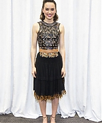 53310648_daisy-ridley-star-wars-the-force-awakens-press-conference-portraits-by-arman.jpg