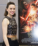 53310694_daisy-ridley-star-wars-the-force-awakens-press-conference-portraits-by-arman.jpg