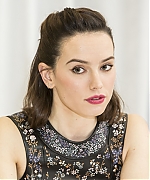 53310735_daisy-ridley-star-wars-the-force-awakens-press-conference-portraits-by-arman.jpg