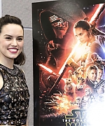 53310815_daisy-ridley-star-wars-the-force-awakens-press-conference-portraits-by-arman.jpg