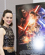 53310822_daisy-ridley-star-wars-the-force-awakens-press-conference-portraits-by-arman.jpg