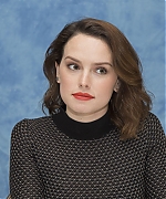 54553830_daisy-ridley-star-wars-the-last-jedi-press-conference-portraits-by-armando-g.jpg