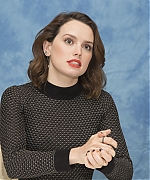 54553839_daisy-ridley-star-wars-the-last-jedi-press-conference-portraits-by-armando-g.jpg