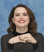54553843_daisy-ridley-star-wars-the-last-jedi-press-conference-portraits-by-armando-g.jpg