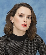 54553963_daisy-ridley-star-wars-the-last-jedi-press-conference-portraits-by-armando-g.jpg