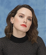 54553969_daisy-ridley-star-wars-the-last-jedi-press-conference-portraits-by-armando-g.jpg