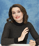 54554020_daisy-ridley-star-wars-the-last-jedi-press-conference-portraits-by-armando-g.jpg