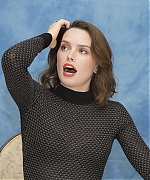 54554277_daisy-ridley-star-wars-the-last-jedi-press-conference-portraits-by-armando-g.jpg