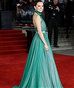 55817481_daisy-ridley-14.jpg