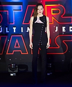 57489377_daisy-ridley-10.jpg