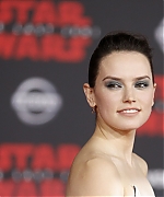 58827292_daisy-ridley-21.jpg