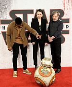59144993_daisy-ridley-11.jpg