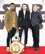60901374_daisy-ridley-33.jpg