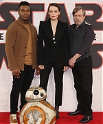 60901490_daisy-ridley-48.jpg