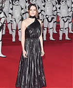 60905189_daisy-ridley-234.jpg