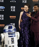 Filename=Daisy-Ridley_-Star-Wars-The-Force-Awakens-Premiere--02-662x441.jpg
Filesize=71KiB
Dimensions=662x441
Date added=Nov 25, 2017 Daisy-Ridley_-Star-Wars-The-Force-Awakens-Premiere--02-662x441.jpg