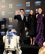Filename=Daisy-Ridley_-Star-Wars-The-Force-Awakens-Premiere--04-662x441.jpg
Filesize=85KiB
Dimensions=662x441
Date added=Nov 25, 2017 Daisy-Ridley_-Star-Wars-The-Force-Awakens-Premiere--04-662x441.jpg