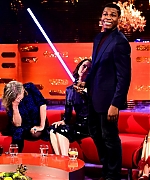 Daisy-Ridley_-The-Graham-Norton-Show--02-662x1025.jpg