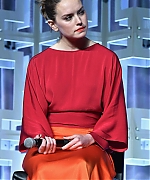 Daisy-Ridley_-The-Last-Jedi-Press-Line---Star-Wars-Celebration--10.jpg