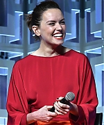 Daisy-Ridley_-The-Last-Jedi-Press-Line---Star-Wars-Celebration--19.jpg