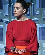 Daisy-Ridley_-The-Last-Jedi-Press-Line---Star-Wars-Celebration--23.jpg