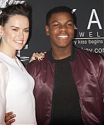 DaisyRidley-2015-12-02-StarWarsForce4FashionNY-001.jpg