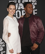 DaisyRidley-2015-12-02-StarWarsForce4FashionNY-011.jpg