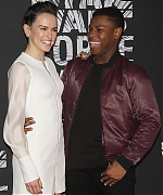 DaisyRidley-2015-12-02-StarWarsForce4FashionNY-012.jpg