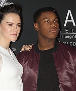 DaisyRidley-2015-12-02-StarWarsForce4FashionNY-015.jpg