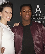 DaisyRidley-2015-12-02-StarWarsForce4FashionNY-016.jpg