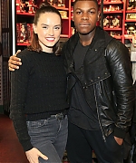 DaisyRidley090315_04.jpg