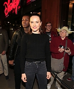 DaisyRidley090315_07.jpg