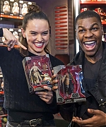DaisyRidley090315_14.jpg