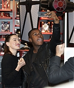 DaisyRidley090315_17.jpg