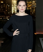 Picture_Pub_Daisy_Ridley_02~2.jpg