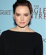Picture_Pub_Daisy_Ridley_03~2.jpg