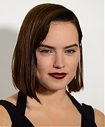 Picture_Pub_Daisy_Ridley_11~1.jpg