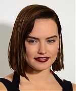 Picture_Pub_Daisy_Ridley_12~0.jpg