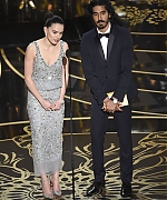 daisy-ridley-88th-academy-awards-022816-image-040.jpg