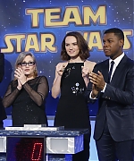 daisy-ridley-jimmy-kimmel-live-the-cast-of-star-wars-the-force-awakens-112315-image-007.jpg