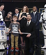 daisy-ridley-jimmy-kimmel-live-the-cast-of-star-wars-the-force-awakens-112315-image-016.jpg