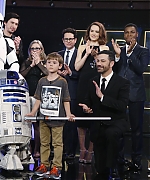 daisy-ridley-jimmy-kimmel-live-the-cast-of-star-wars-the-force-awakens-112315-image-017.jpg