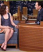 daisy-ridley-plays-flip-cup-with-jimmy-fallon-01.JPG