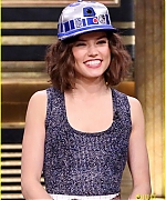 daisy-ridley-plays-flip-cup-with-jimmy-fallon-02.jpg