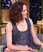 daisy-ridley-plays-flip-cup-with-jimmy-fallon-03.jpg